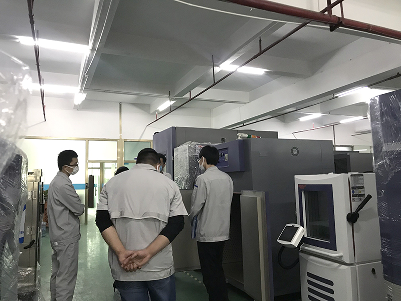 恒溫恒(heng)濕試驗箱(xiāng)内防凝露(lu)的方法分(fen)析